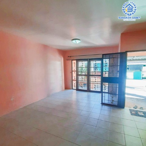 *****ทาวน์เฮ้าส์มือสอง ม.พฤกษา16 กาญจนาฯ เนื้อที่ 18 ตร.ว. ฟังก์ชัน 3 ห้องนอน 2 ห้องน้ำ 1 ที่จอดรถ ภายในสภาพดี พร้อมเข้าอยู่อาศัย บนทำเลเดินทางสะดวก เชื่อมต่อถนนกาญจนาภิเษก ใกล้เซ็นทรัลเวสต์เกต ทางด่วน "ศรีรัช" และรถไฟฟ้าสายสีม่วง "สถานีตลาดบางใหญ่"